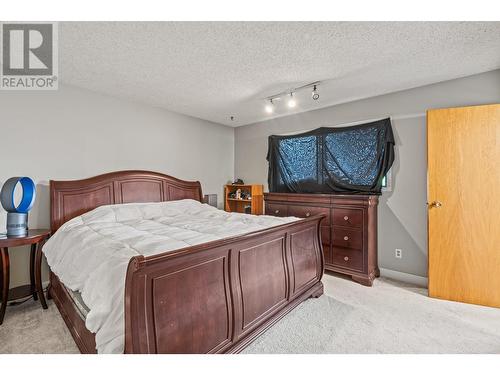 2912 Heritage Place, Vernon, BC - Indoor Photo Showing Bedroom