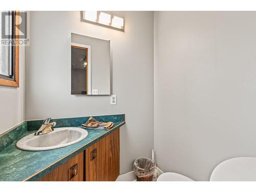 2912 Heritage Place, Vernon, BC - Indoor Photo Showing Bathroom