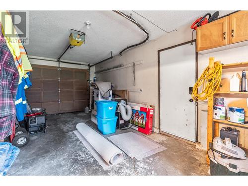 2912 Heritage Place, Vernon, BC - Indoor Photo Showing Garage