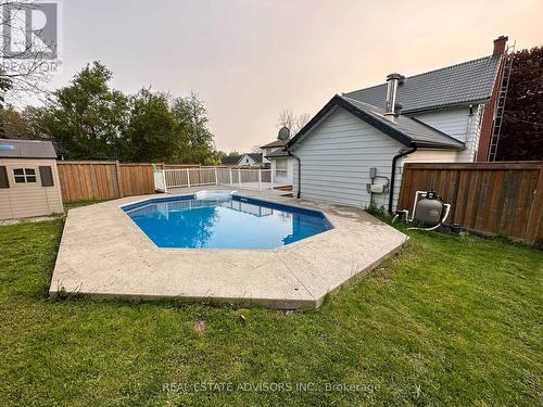 7 Elizabeth St, Innisfil, ON - Outdoor With In Ground Pool With Backyard