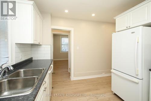 7 Elizabeth St, Innisfil, ON - Indoor Photo Showing Kitchen With Double Sink