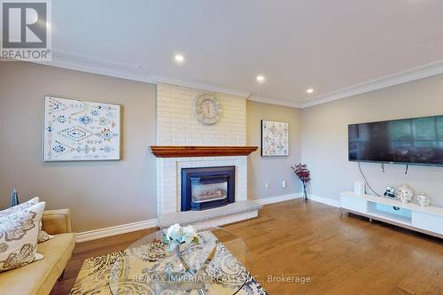 158 Chambers Cres, Newmarket, ON - Indoor Photo Showing Living Room With Fireplace