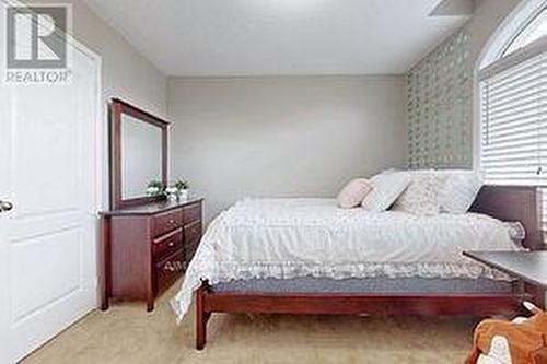 399 Flanagan Court, Newmarket, ON - Indoor Photo Showing Bedroom