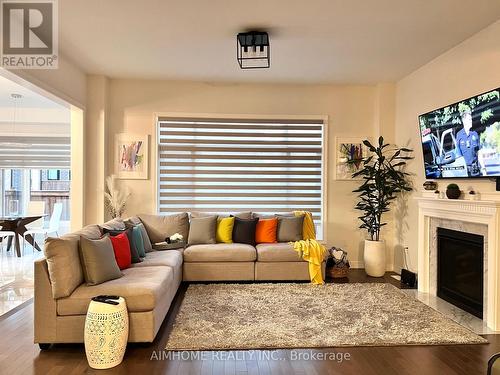 3255 Millicent Avenue, Oakville, ON - Indoor Photo Showing Living Room