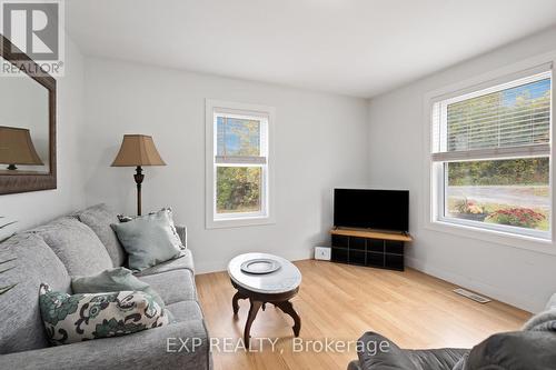 1780 Victoria Rd, Prince Edward County, ON - Indoor Photo Showing Living Room