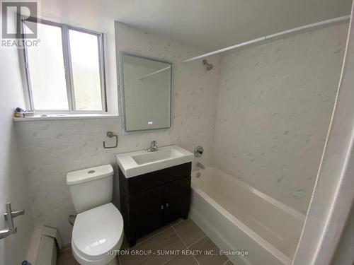 614 - 15 Albright Road, Hamilton, ON - Indoor Photo Showing Bathroom