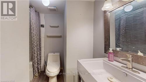 1646 Attawandaron Rd, London, ON - Indoor Photo Showing Bathroom
