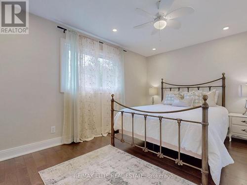 238 Rumble Avenue, Richmond Hill, ON - Indoor Photo Showing Bedroom
