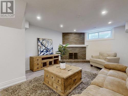 238 Rumble Avenue, Richmond Hill, ON - Indoor With Fireplace
