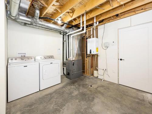 139 Village Way, Duncan, BC - Indoor Photo Showing Laundry Room