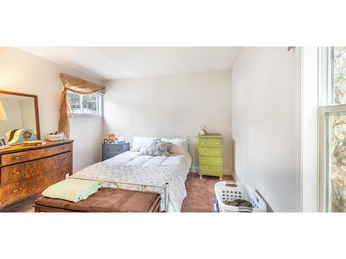 917 Scott Street, Creston, BC - Indoor Photo Showing Bedroom