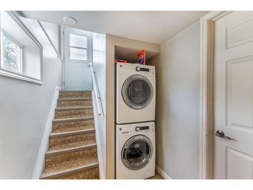 917 Scott Street, Creston, BC - Indoor Photo Showing Laundry Room