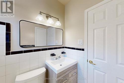 401 Centre St E, Richmond Hill, ON - Indoor Photo Showing Bathroom