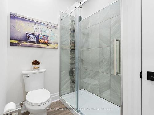20 Country Club Cres, Uxbridge, ON - Indoor Photo Showing Bathroom
