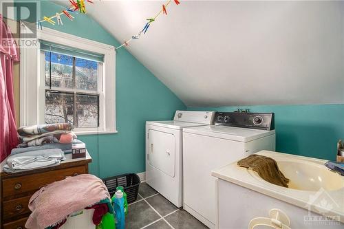 31-33 Gore Street W, Perth, ON - Indoor Photo Showing Laundry Room