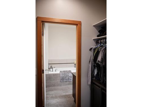 2711 Jacks Crescent, South Slocan, BC - Indoor Photo Showing Bathroom