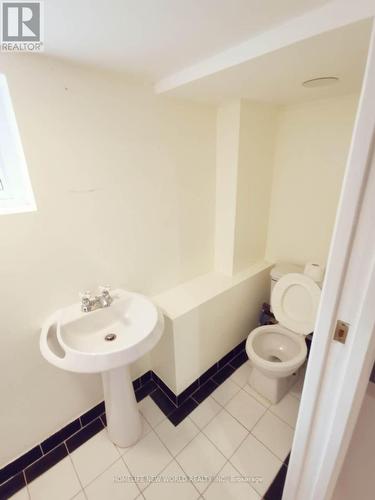 26 Epsom B1 Avenue, Toronto, ON - Indoor Photo Showing Bathroom