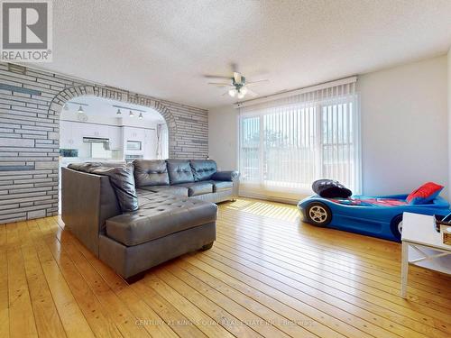 108 Riverbank Drive, Georgina, ON - Indoor Photo Showing Living Room
