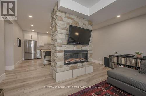 185 Commissioners Rd E, London, ON - Indoor Photo Showing Living Room With Fireplace
