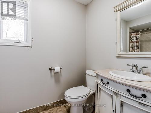 178 Queen Street W, Mississauga, ON - Indoor Photo Showing Bathroom