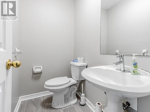 178 Queen Street W, Mississauga, ON - Indoor Photo Showing Bathroom