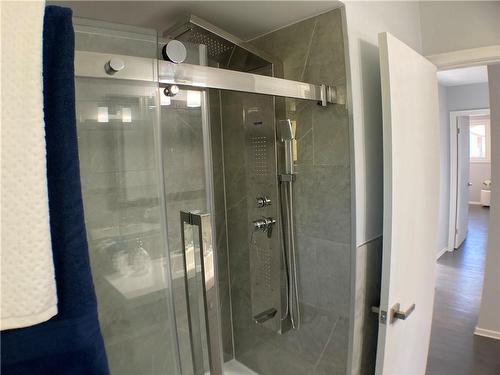 89 Greeningdon Drive, Hamilton, ON - Indoor Photo Showing Bathroom