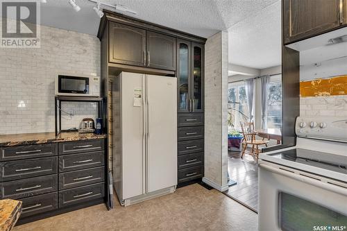 332 W Avenue S, Saskatoon, SK - Indoor Photo Showing Kitchen