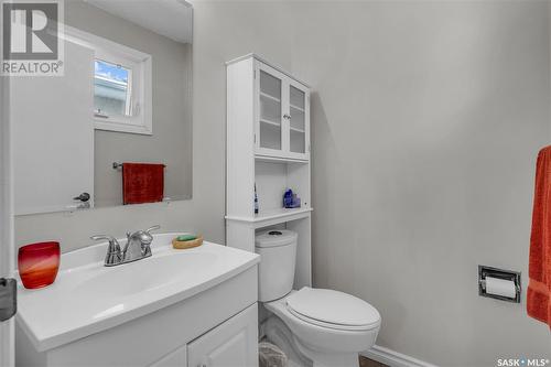 332 W Avenue S, Saskatoon, SK - Indoor Photo Showing Bathroom
