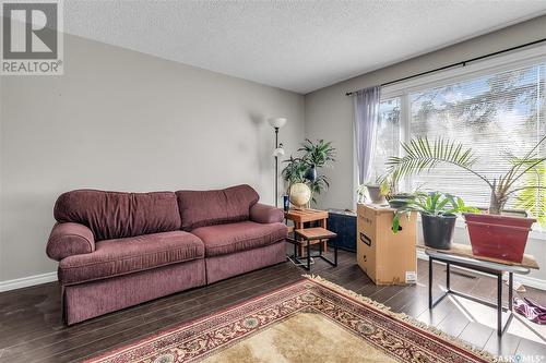 332 W Avenue S, Saskatoon, SK - Indoor Photo Showing Living Room