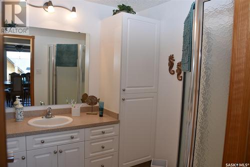 471 Lake Road, Fort San, SK - Indoor Photo Showing Bathroom