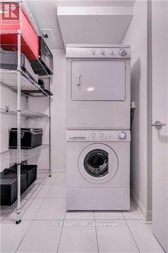 #2105 -375 King St St W, Toronto, ON - Indoor Photo Showing Laundry Room