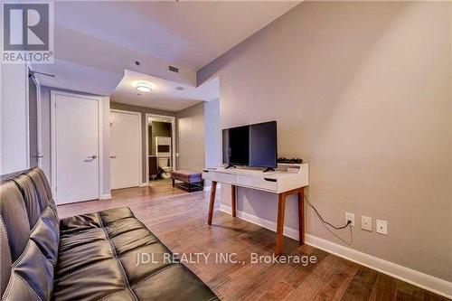 #2105 -375 King St St W, Toronto, ON - Indoor Photo Showing Other Room