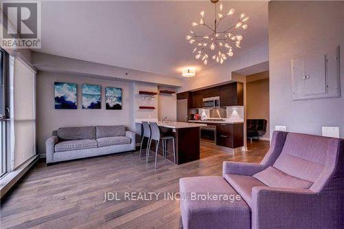 #2105 -375 King St St W, Toronto, ON - Indoor Photo Showing Living Room