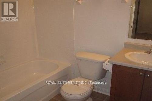 101 - 2891 Rio Court, Mississauga, ON - Indoor Photo Showing Bathroom