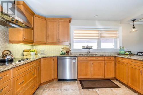 14 Hampshire Heights, Toronto, ON - Indoor Photo Showing Kitchen