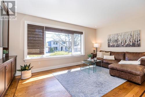 14 Hampshire Heights, Toronto, ON - Indoor Photo Showing Living Room