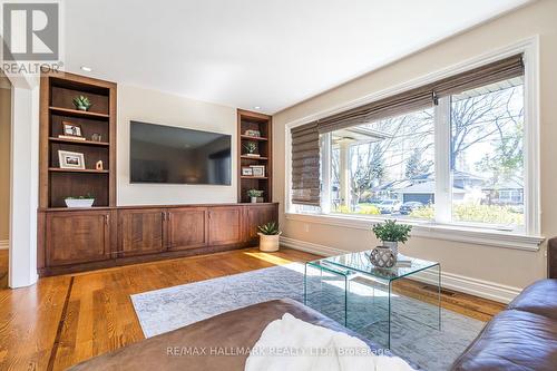 14 Hampshire Heights, Toronto, ON - Indoor Photo Showing Living Room