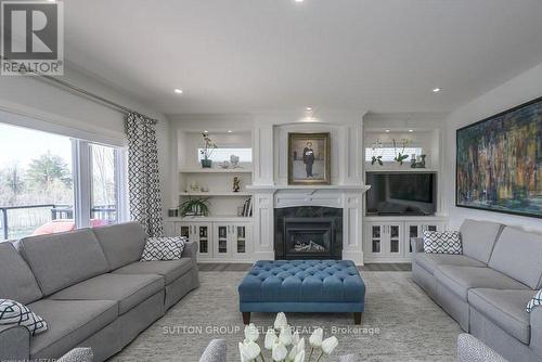 231 Pebblecreek Walk, London, ON - Indoor Photo Showing Living Room With Fireplace