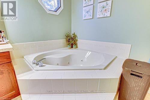 38 Bassenthwaite Cres, London, ON - Indoor Photo Showing Bathroom