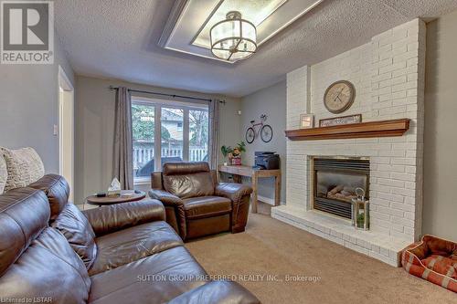 38 Bassenthwaite Crescent, London, ON - Indoor Photo Showing Living Room With Fireplace
