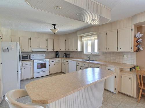 Cuisine - 5039 Rue Saguenay, Rouyn-Noranda, QC - Indoor Photo Showing Kitchen With Double Sink