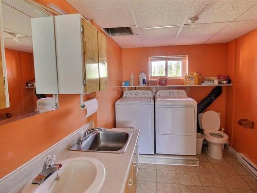 Bathroom - 5039 Rue Saguenay, Rouyn-Noranda, QC - Indoor Photo Showing Laundry Room
