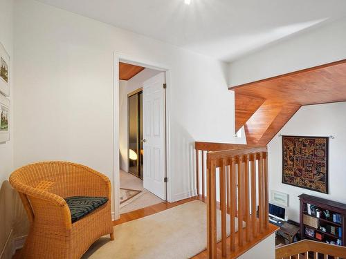 Staircase - 920 Rue De La Pommeraie, Mont-Saint-Hilaire, QC - Indoor Photo Showing Bedroom