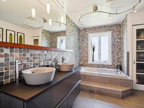 Bathroom - 920 Rue De La Pommeraie, Mont-Saint-Hilaire, QC - Indoor Photo Showing Bathroom