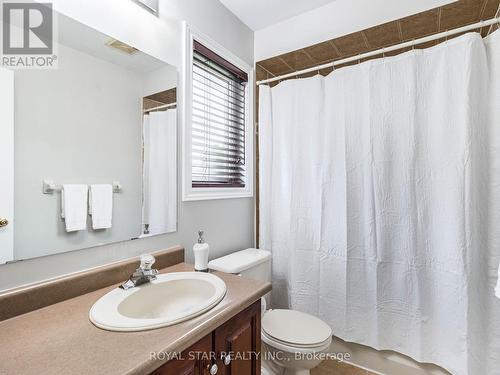 70 Colonel Bertram Road, Brampton, ON - Indoor Photo Showing Bathroom