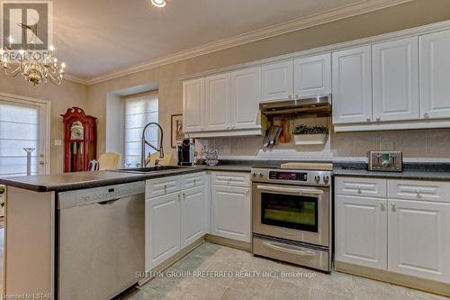 8 - 681 Commissioners Road W, London, ON - Indoor Photo Showing Kitchen