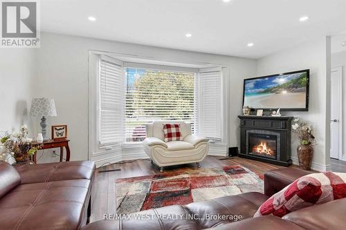 6260 Ellsworth Place, Niagara Falls, ON - Indoor Photo Showing Living Room With Fireplace
