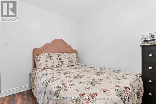 6260 Ellsworth Place, Niagara Falls, ON - Indoor Photo Showing Bedroom