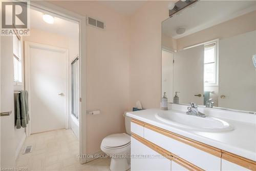 54 Mill Court, Thames Centre (Dorchester), ON - Indoor Photo Showing Bathroom