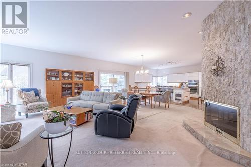 54 Mill Court, Thames Centre, ON - Indoor Photo Showing Living Room